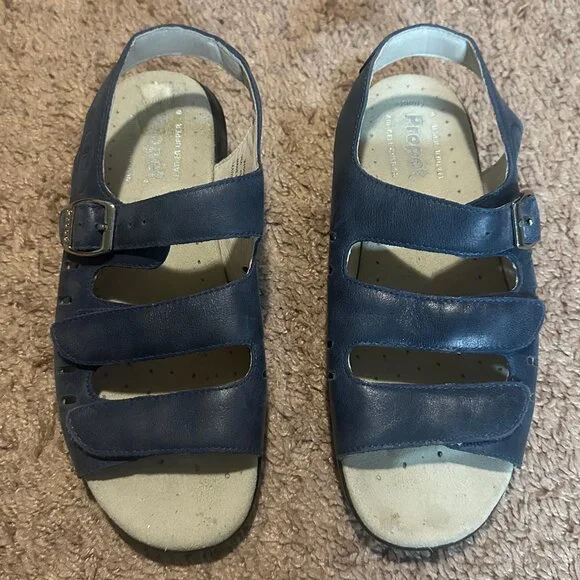 Propet Shoes - Picture 1 of 6